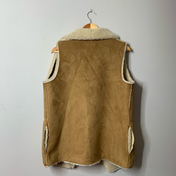 Velvet by Graham & Spencer Shearling Vest, sz. M/L - Picture 2 of 6
